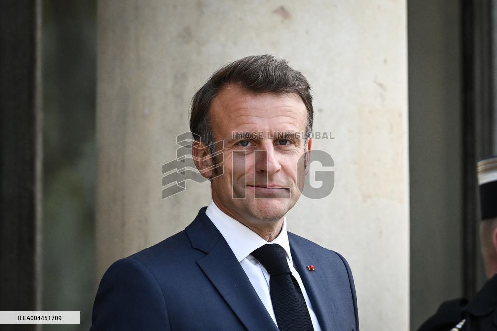 Emmanuel Macron welcomes Abiy Ahmed at the Elysee FA