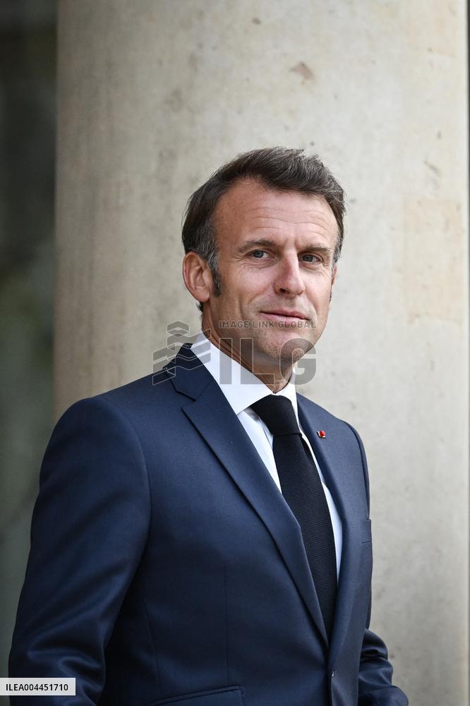 Emmanuel Macron welcomes Abiy Ahmed at the Elysee FA