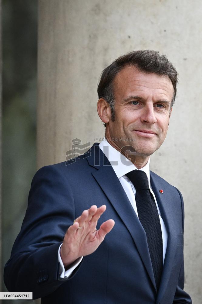 Emmanuel Macron welcomes Abiy Ahmed at the Elysee FA