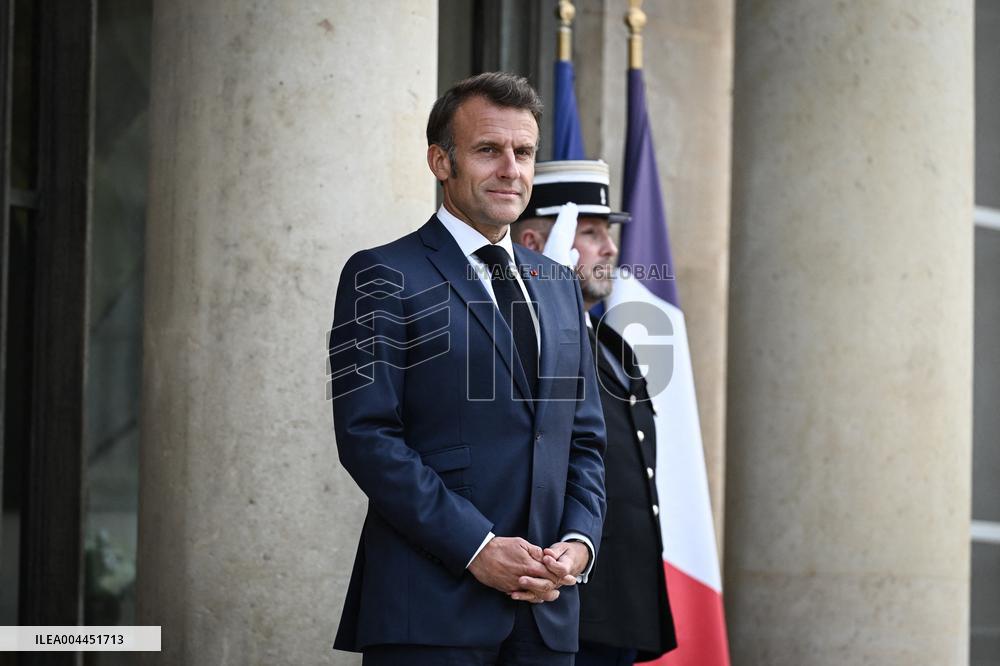 Emmanuel Macron welcomes Abiy Ahmed at the Elysee FA