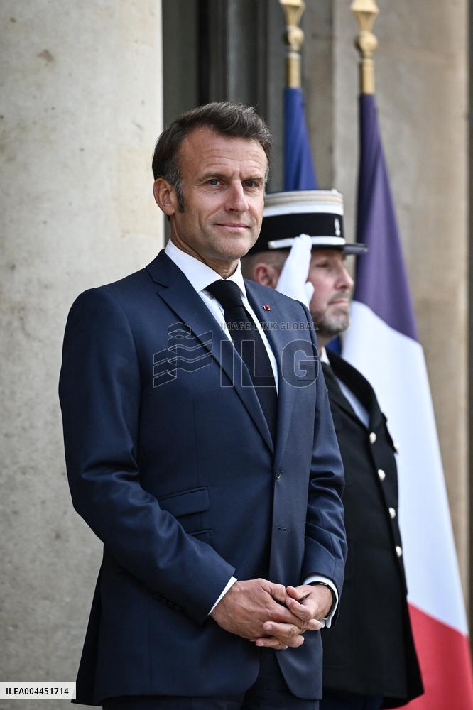 Emmanuel Macron welcomes Abiy Ahmed at the Elysee FA