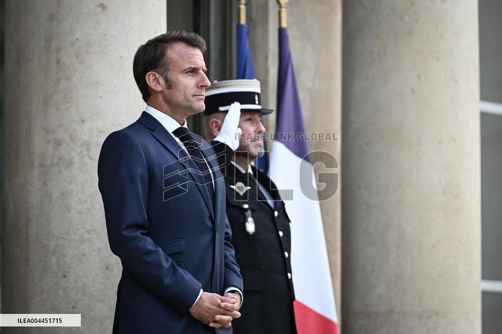 Emmanuel Macron welcomes Abiy Ahmed at the Elysee FA