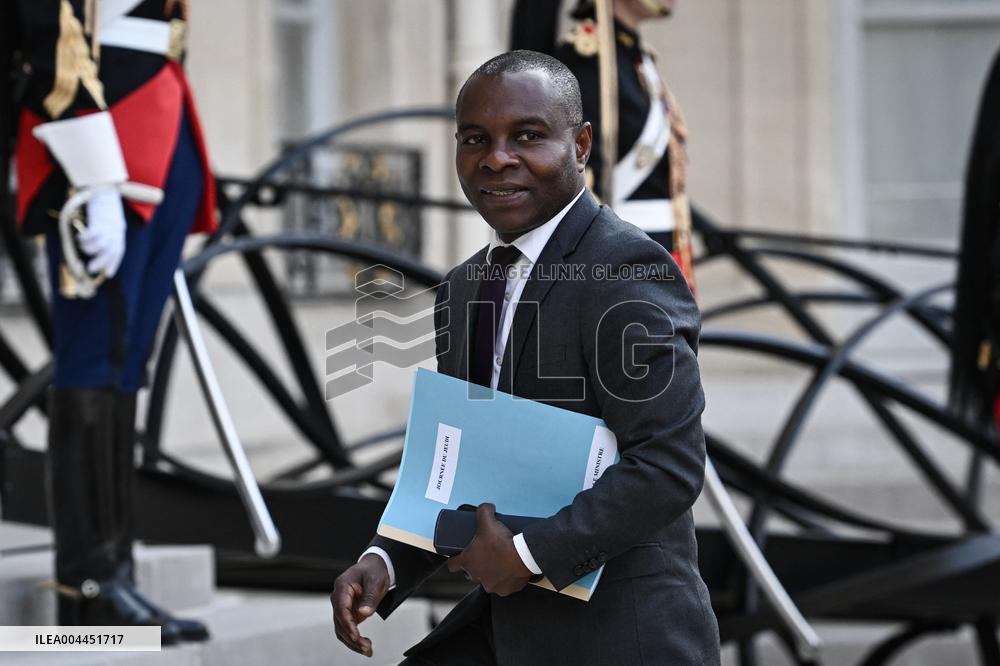 Emmanuel Macron welcomes Abiy Ahmed at the Elysee FA