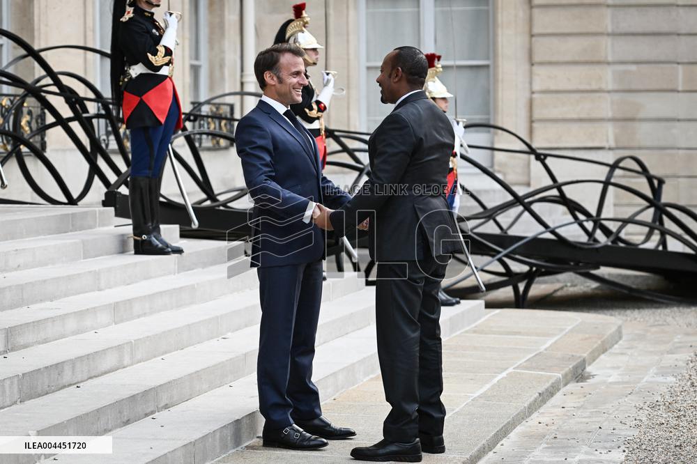 Emmanuel Macron welcomes Abiy Ahmed at the Elysee FA