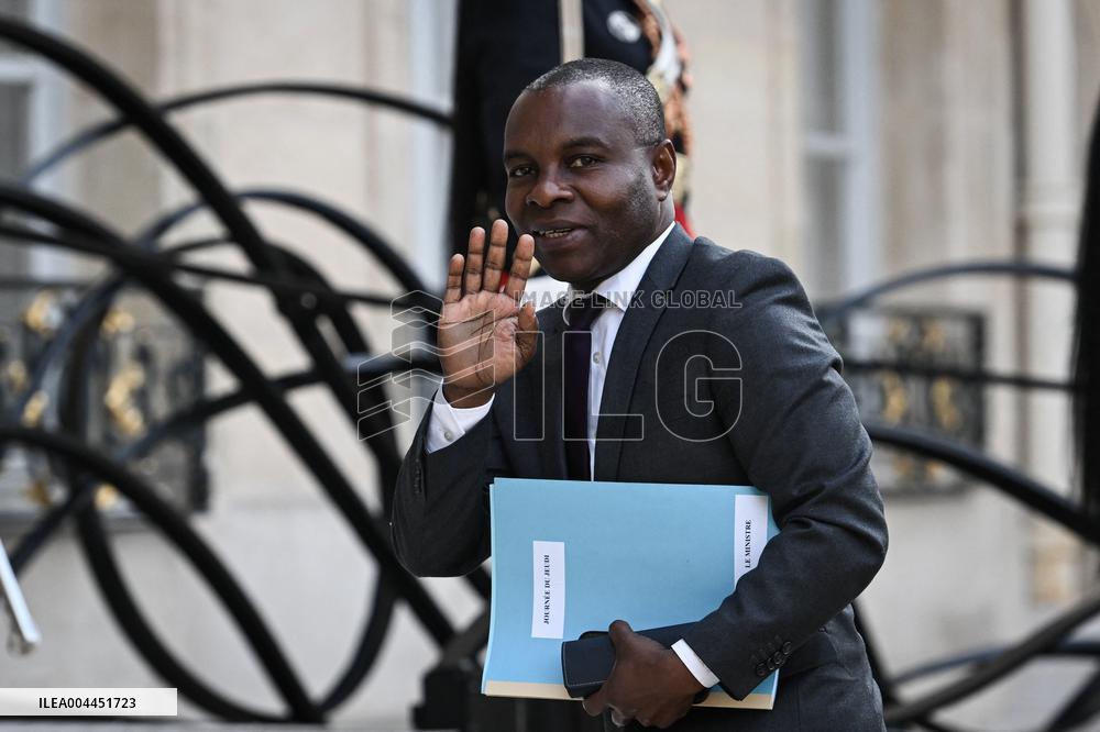 Emmanuel Macron welcomes Abiy Ahmed at the Elysee FA