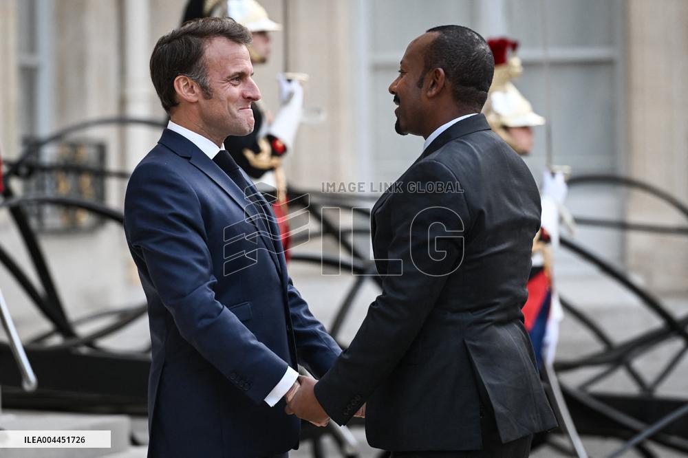 Emmanuel Macron welcomes Abiy Ahmed at the Elysee FA