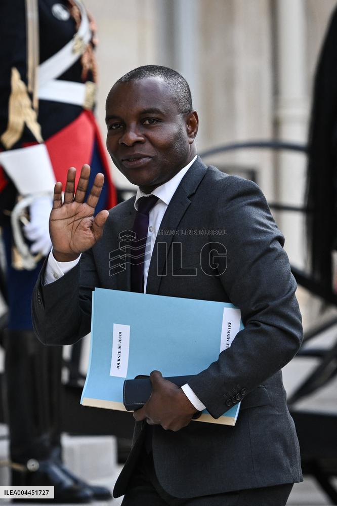 Emmanuel Macron welcomes Abiy Ahmed at the Elysee FA