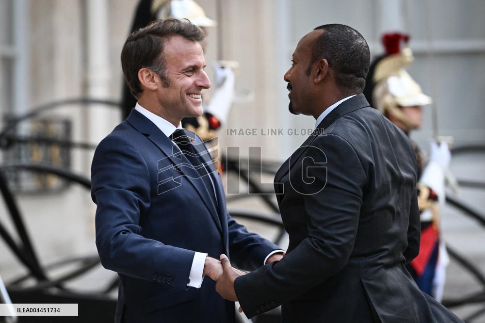 Emmanuel Macron welcomes Abiy Ahmed at the Elysee FA