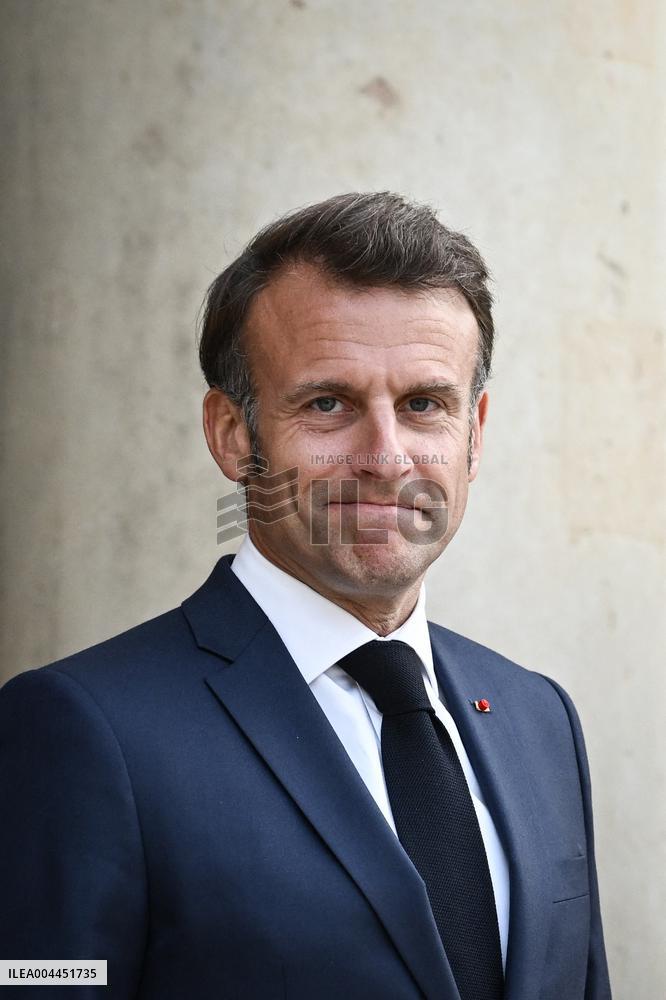 Emmanuel Macron welcomes Abiy Ahmed at the Elysee FA