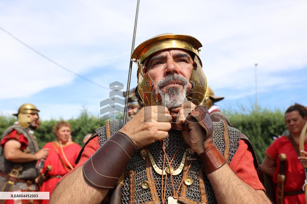 Roman Chariot Race During Emerita Lvdica - Spain