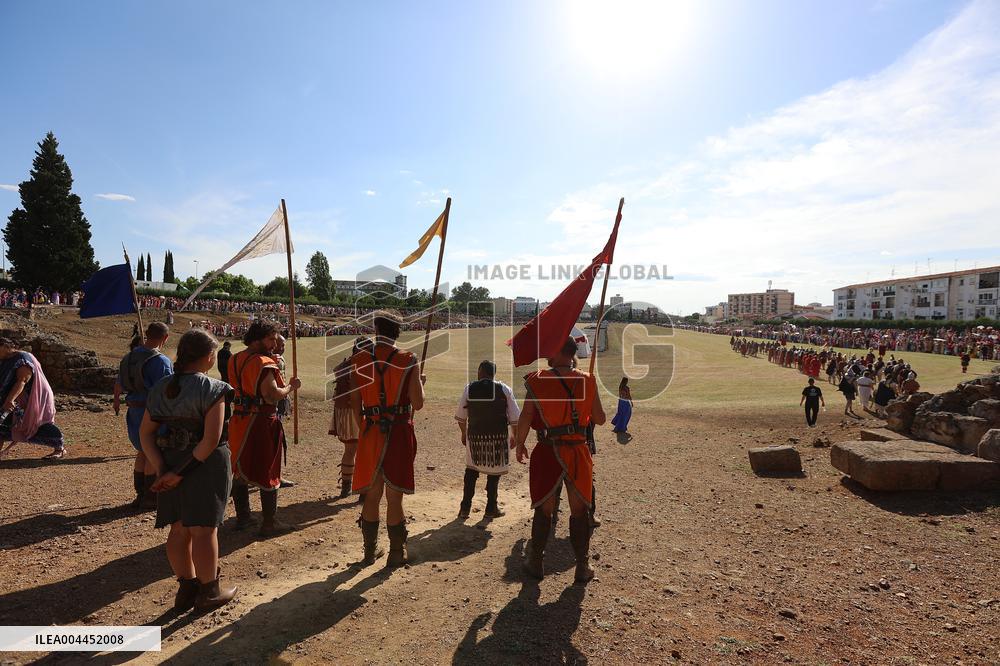 Roman Chariot Race During Emerita Lvdica - Spain