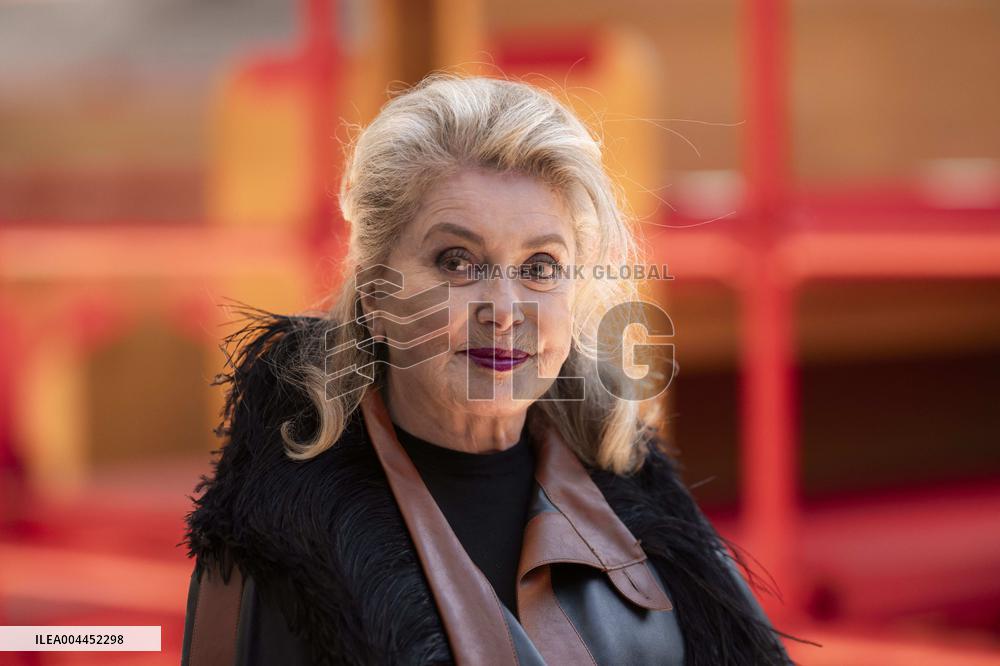 Louis Vuitton Cruise 2026 Front Row - Avignon