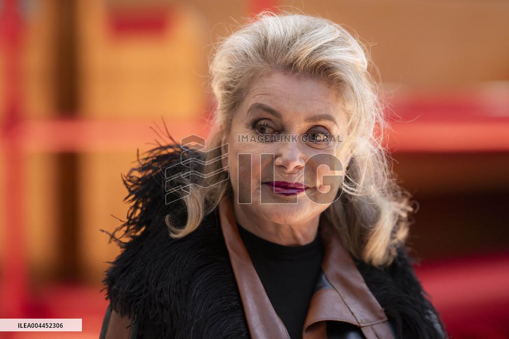 Louis Vuitton Cruise 2026 Front Row - Avignon