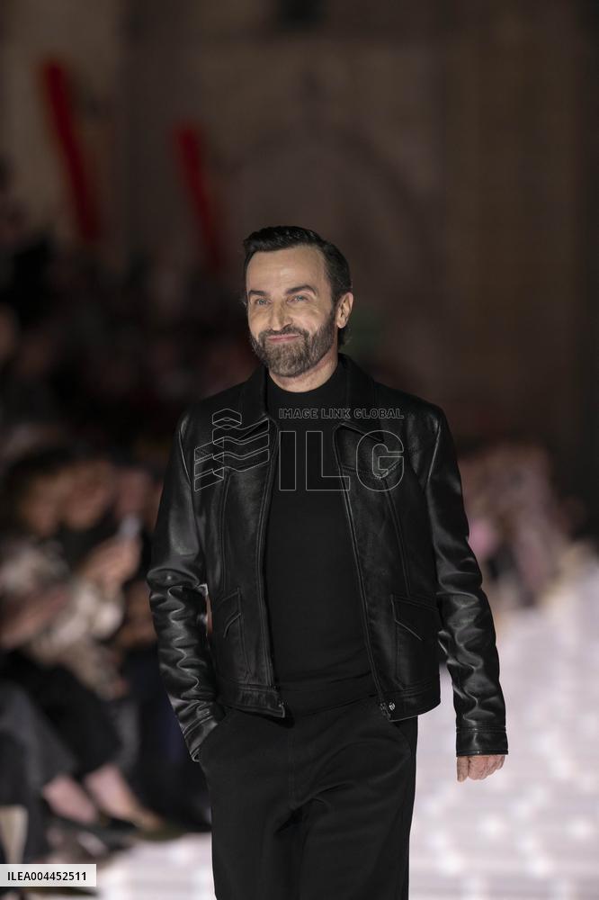 Louis Vuitton Cruise 2026 Runway - Avignon