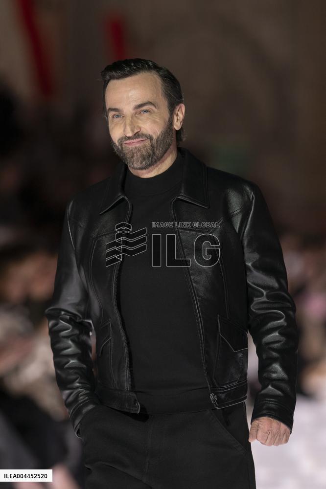Louis Vuitton Cruise 2026 Runway - Avignon