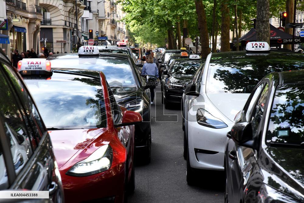 Fourth Day of Taxis Protest - Paris
