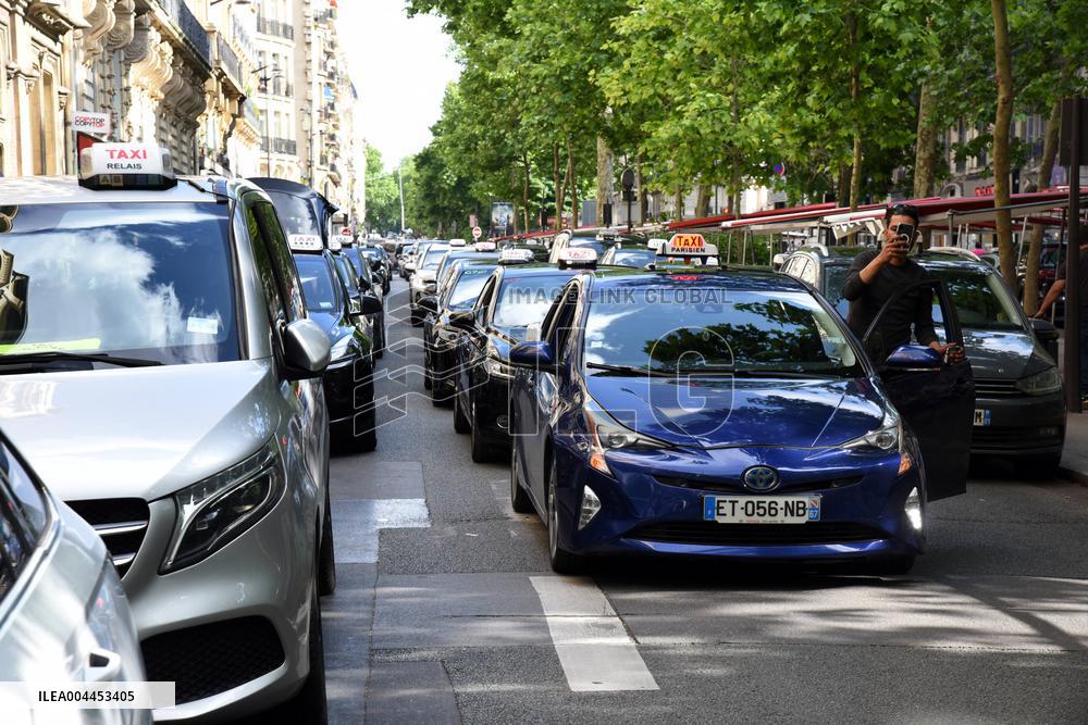 Fourth Day of Taxis Protest - Paris