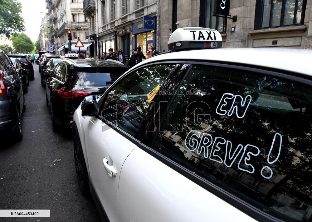 Fourth Day of Taxis Protest - Paris