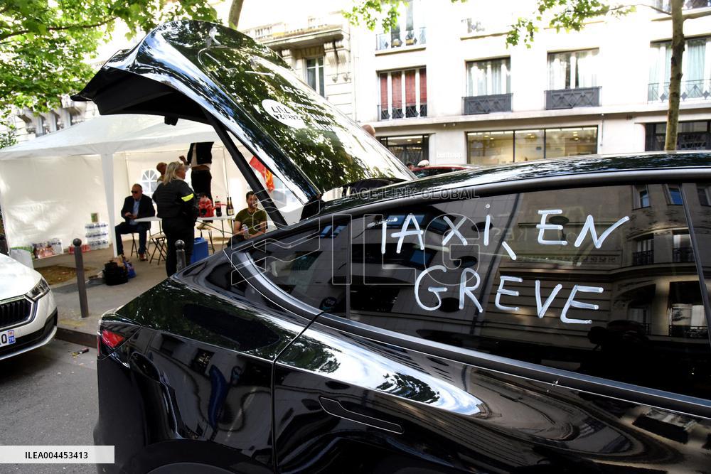 Fourth Day of Taxis Protest - Paris