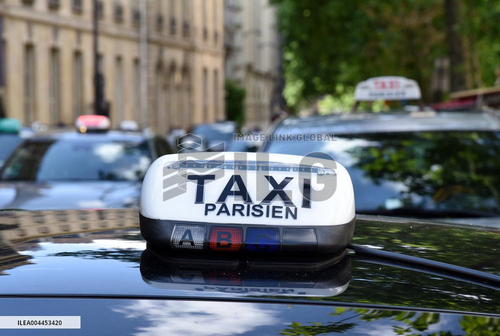Fourth Day of Taxis Protest - Paris