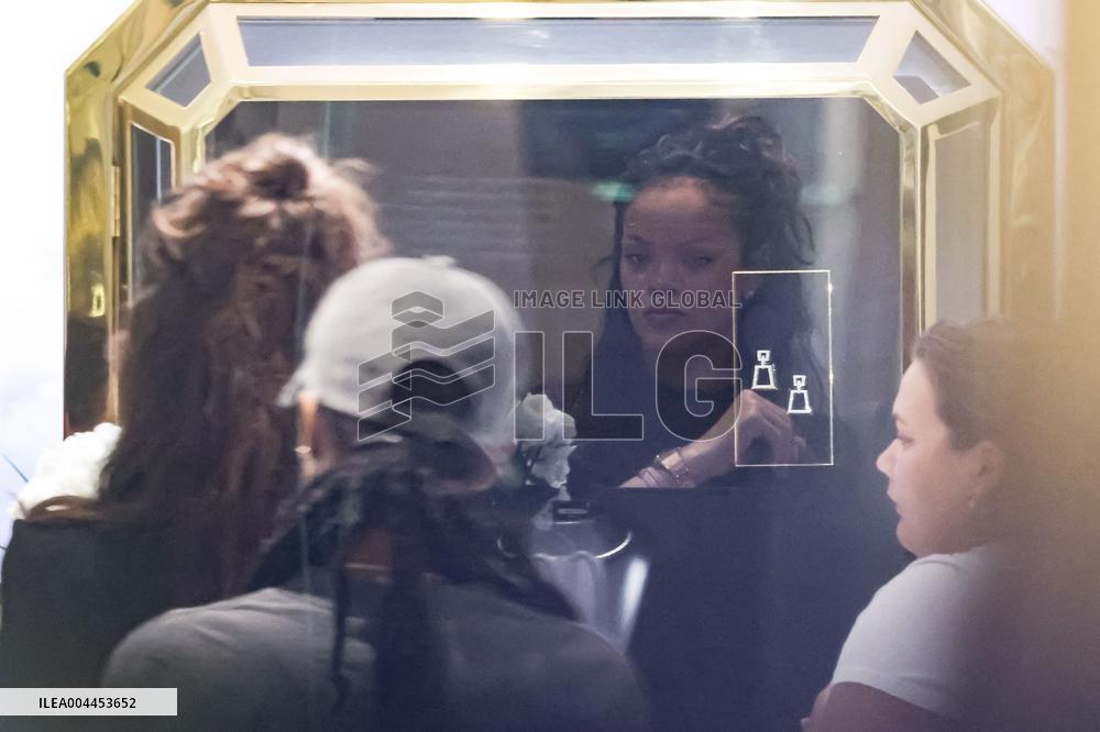 Cannes - Pregnant Rihanna Shopping at Boutique Messika