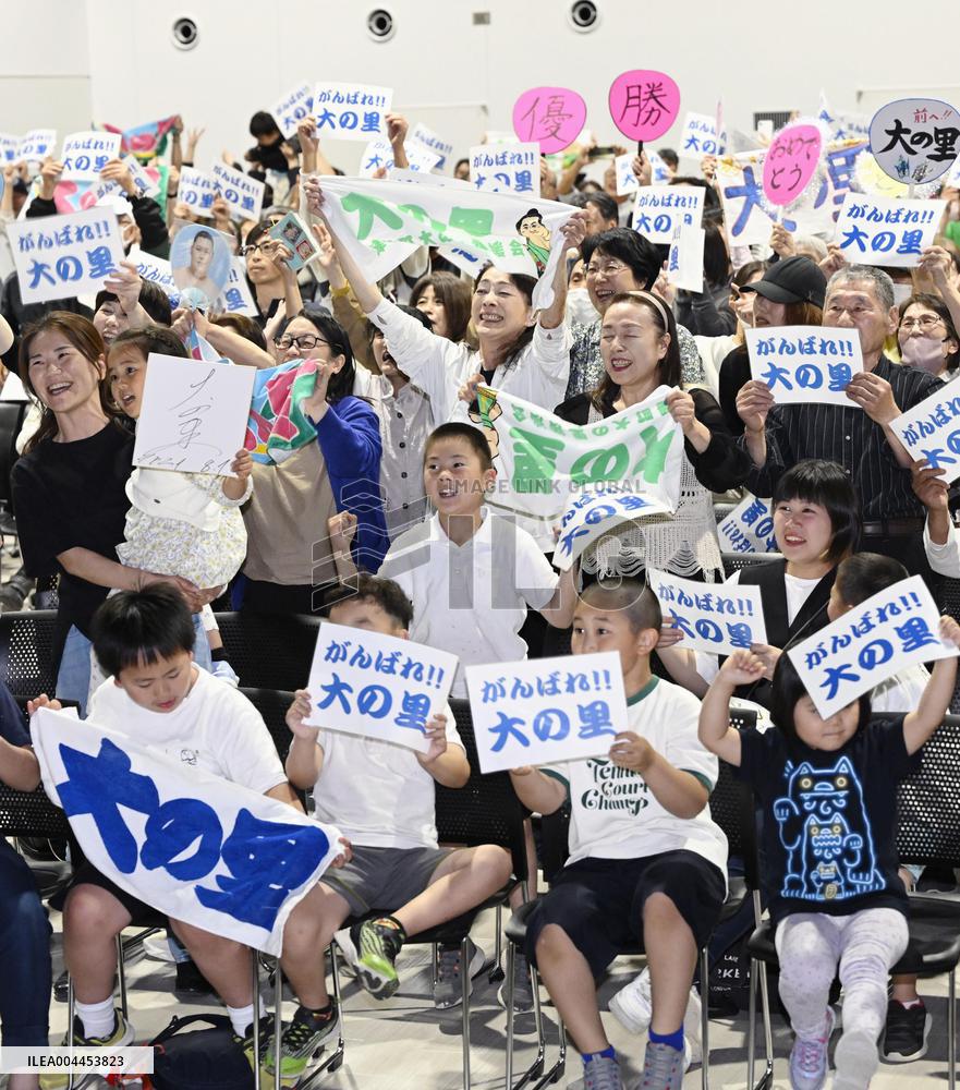 Locals celebrate Onosato's victory at summer sumo tournament