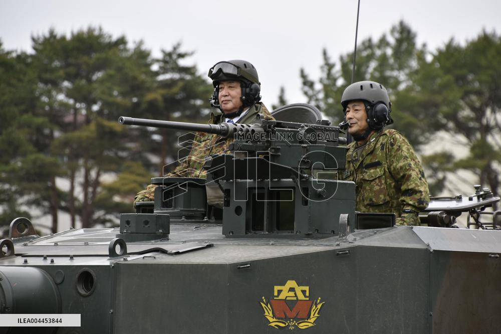 Japan defense minister visits GSDF base