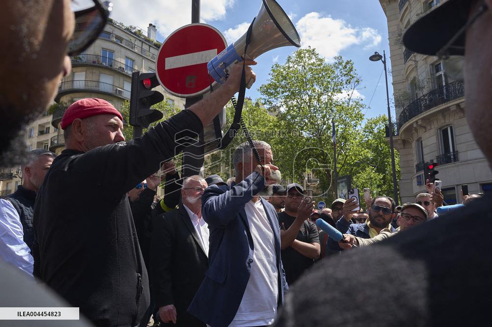 Taxi Drivers Protest Against Patient Transport Reforms in Paris