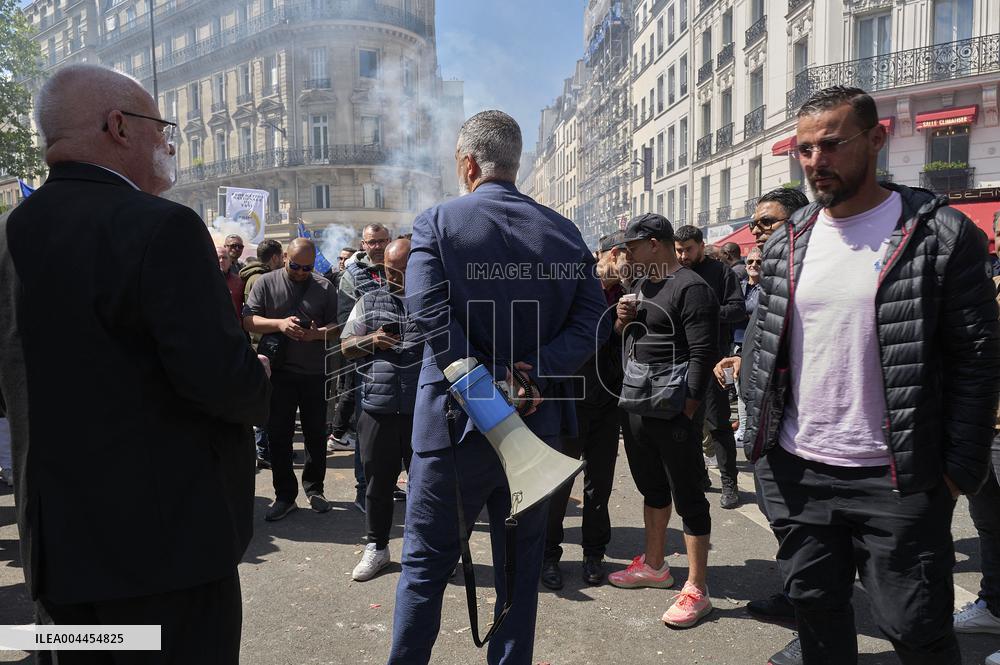 Taxi Drivers Protest Against Patient Transport Reforms in Paris