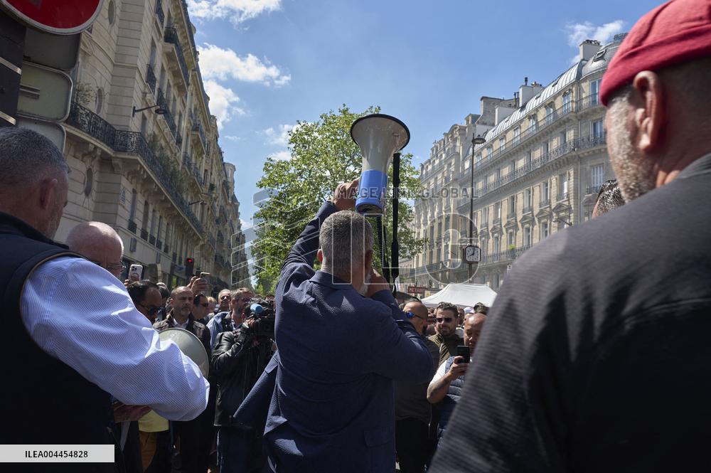 Taxi Drivers Protest Against Patient Transport Reforms in Paris
