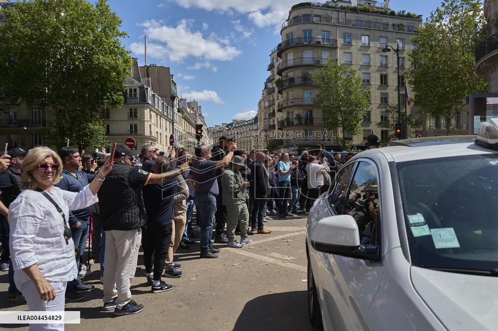 Taxi Drivers Protest Against Patient Transport Reforms in Paris