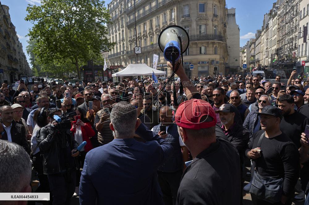 Taxi Drivers Protest Against Patient Transport Reforms in Paris
