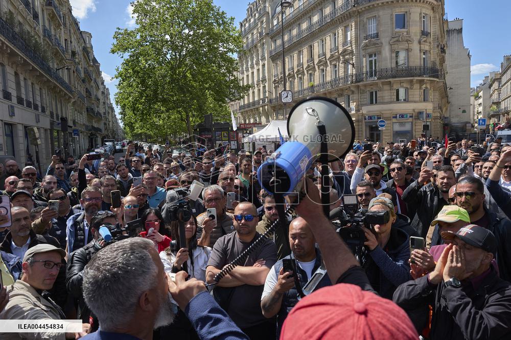 Taxi Drivers Protest Against Patient Transport Reforms in Paris