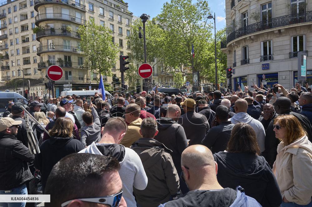 Taxi Drivers Protest Against Patient Transport Reforms in Paris