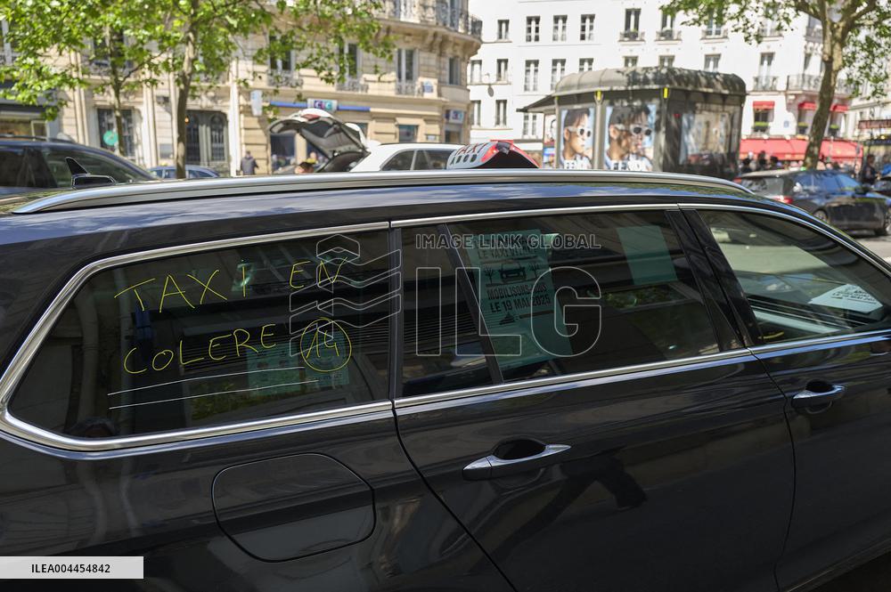 Taxi Drivers Protest Against Patient Transport Reforms in Paris
