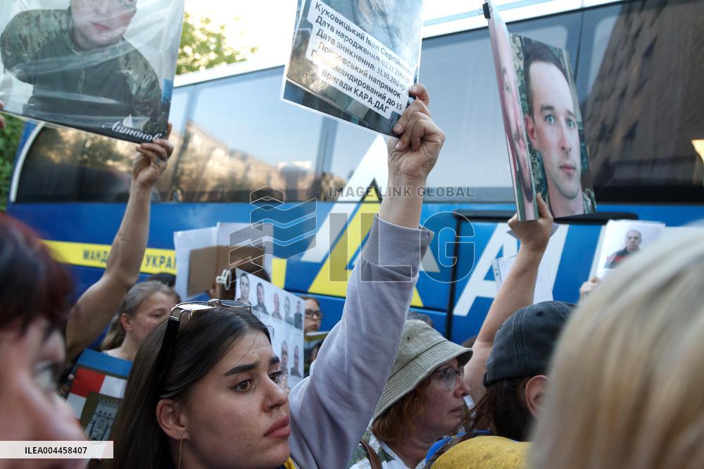 390 prisoners returned to Ukraine from Russia as part of first part of 1000 for 1000 exchange