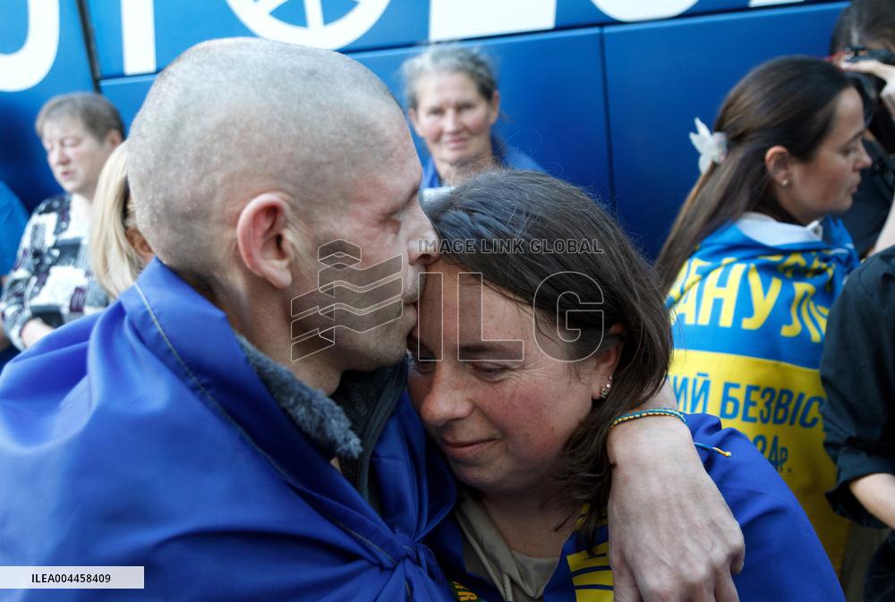 390 prisoners returned to Ukraine from Russia as part of first part of 1000 for 1000 exchange
