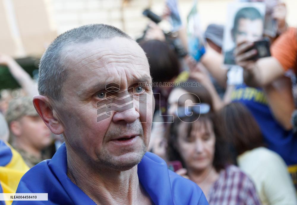 390 prisoners returned to Ukraine from Russia as part of first part of 1000 for 1000 exchange
