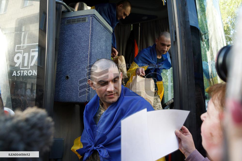 390 prisoners returned to Ukraine from Russia as part of first part of 1000 for 1000 exchange