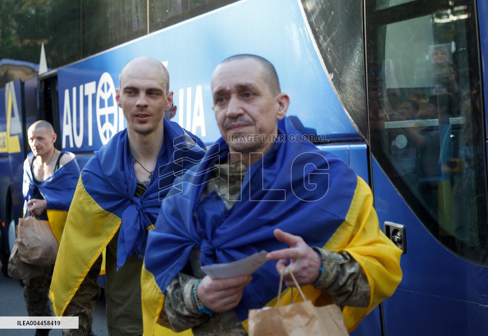 390 prisoners returned to Ukraine from Russia as part of first part of 1000 for 1000 exchange