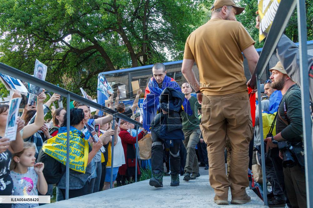 390 prisoners returned to Ukraine from Russia as part of first part of 1000 for 1000 exchange
