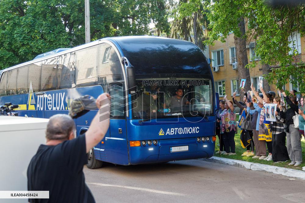 390 prisoners returned to Ukraine from Russia as part of first part of 1000 for 1000 exchange