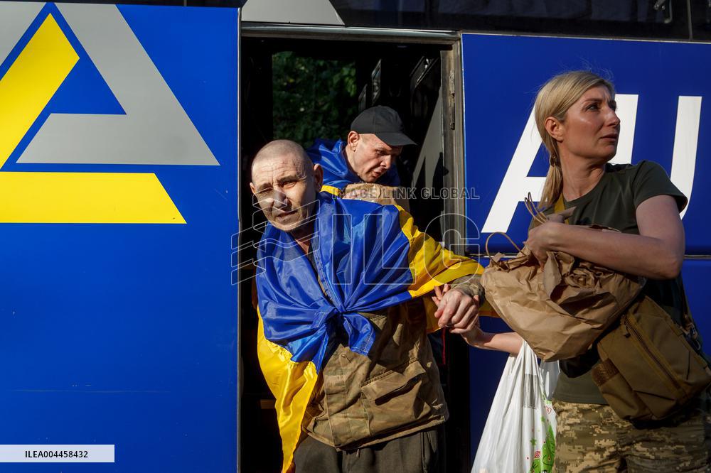 390 prisoners returned to Ukraine from Russia as part of first part of 1000 for 1000 exchange