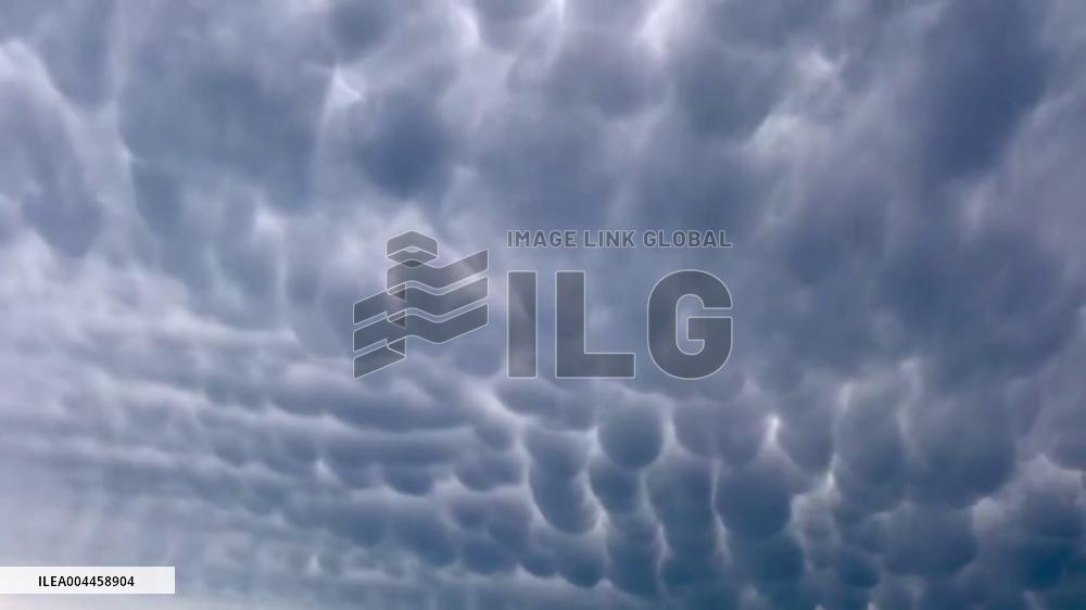 US: North Texas Sky Filled with Mammatus Clouds as Severe Weather Looms