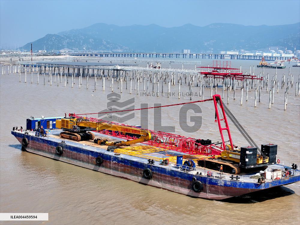 China Nuclear Tianwan Tidal Flat PV Construction