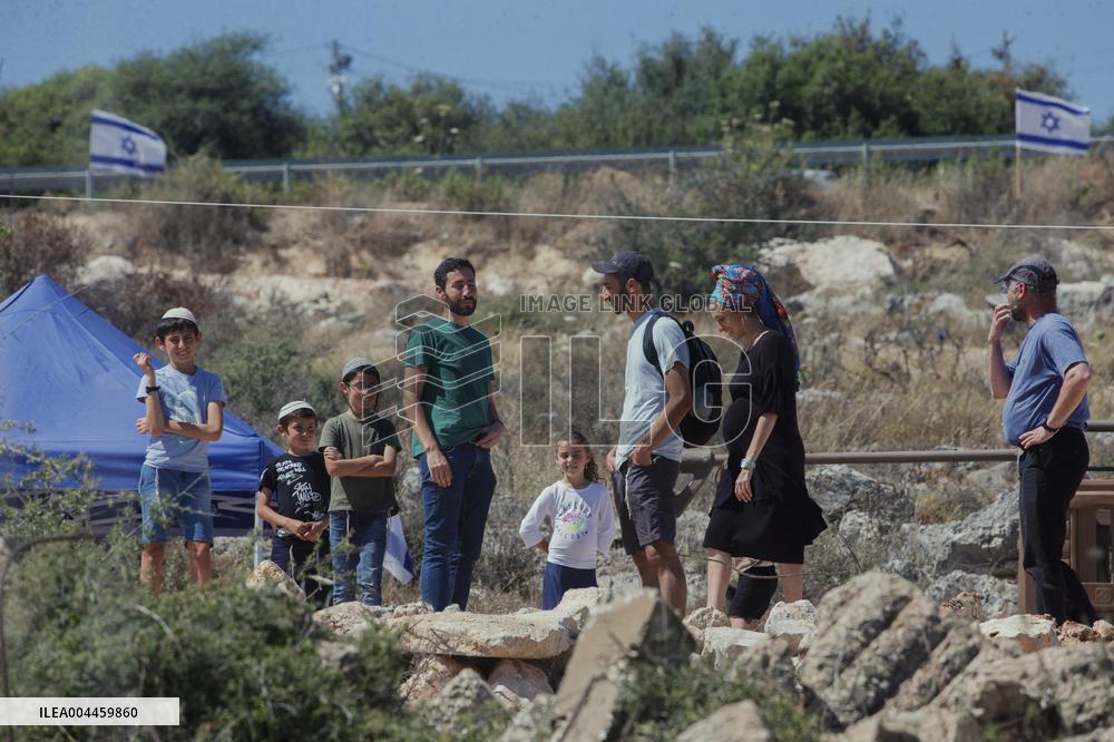 Settlers Raise Flags In Bruqin - West Bank