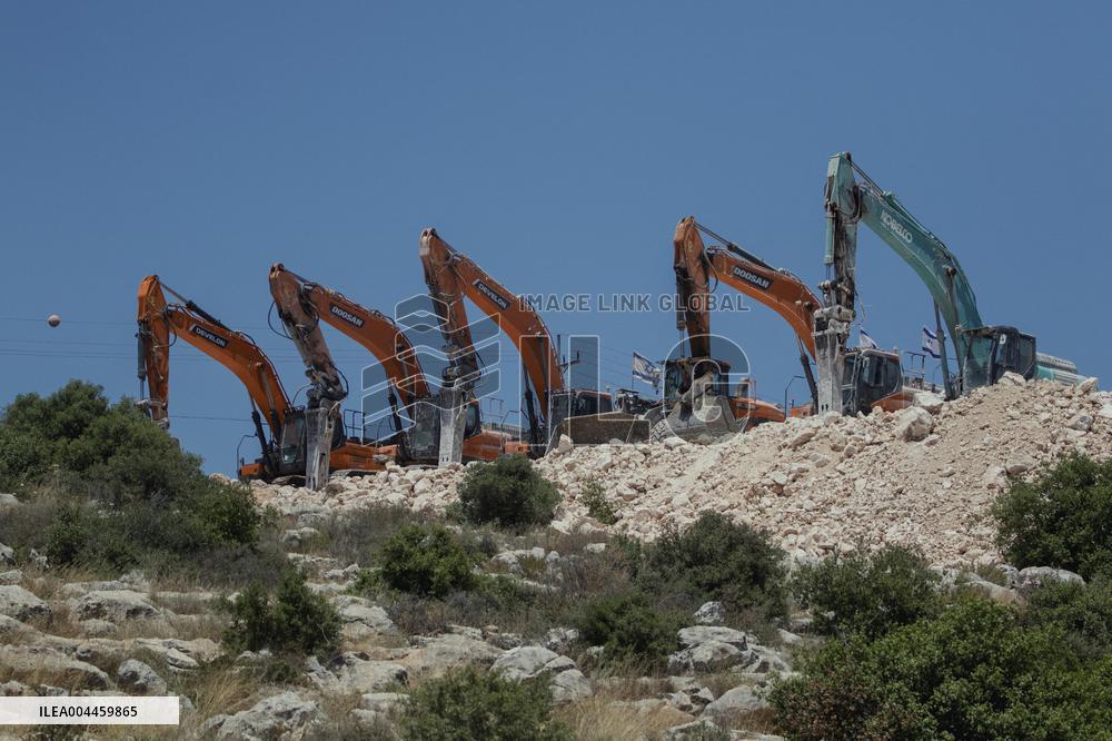 Settlers Raise Flags In Bruqin - West Bank