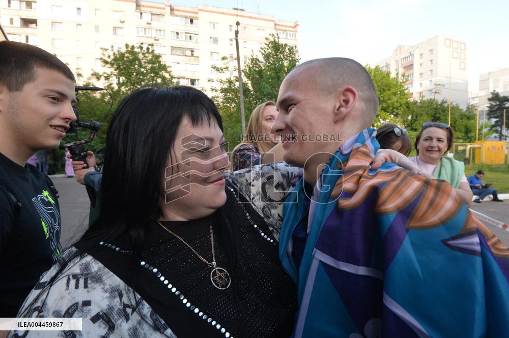 Swapped Ukranian Captives Return Home - Kiev
