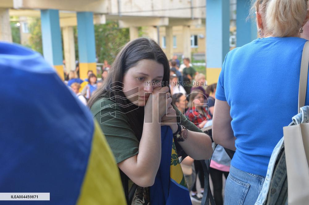 Swapped Ukranian Captives Return Home - Kiev