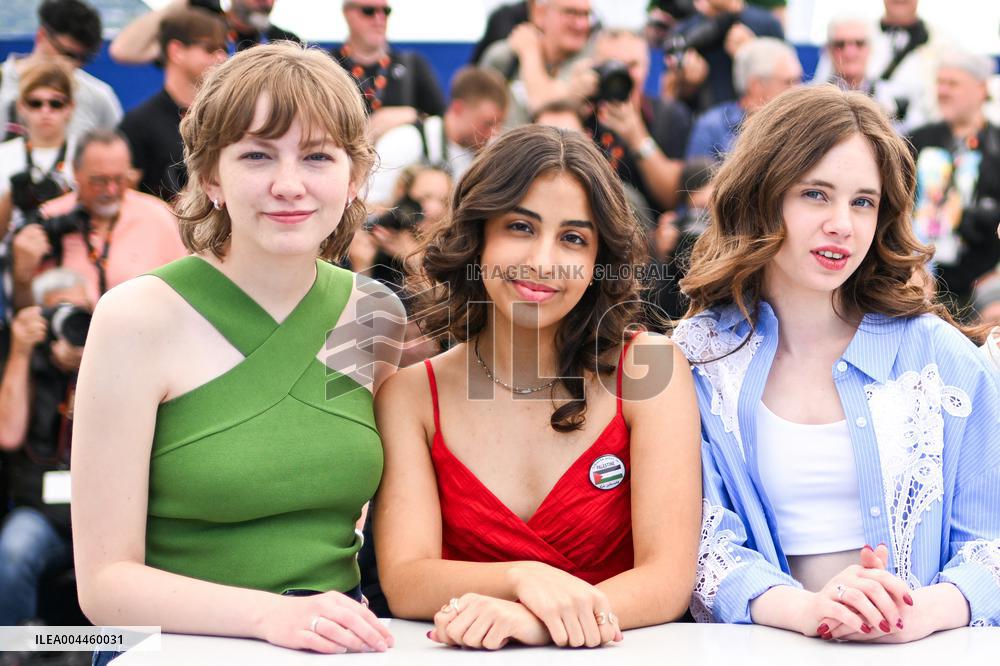 Cannes Jeunes Meres Photocall AM